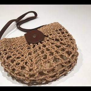 ☃️☃️NWT Women’s Hand/Crossbody Straw Woven Bag